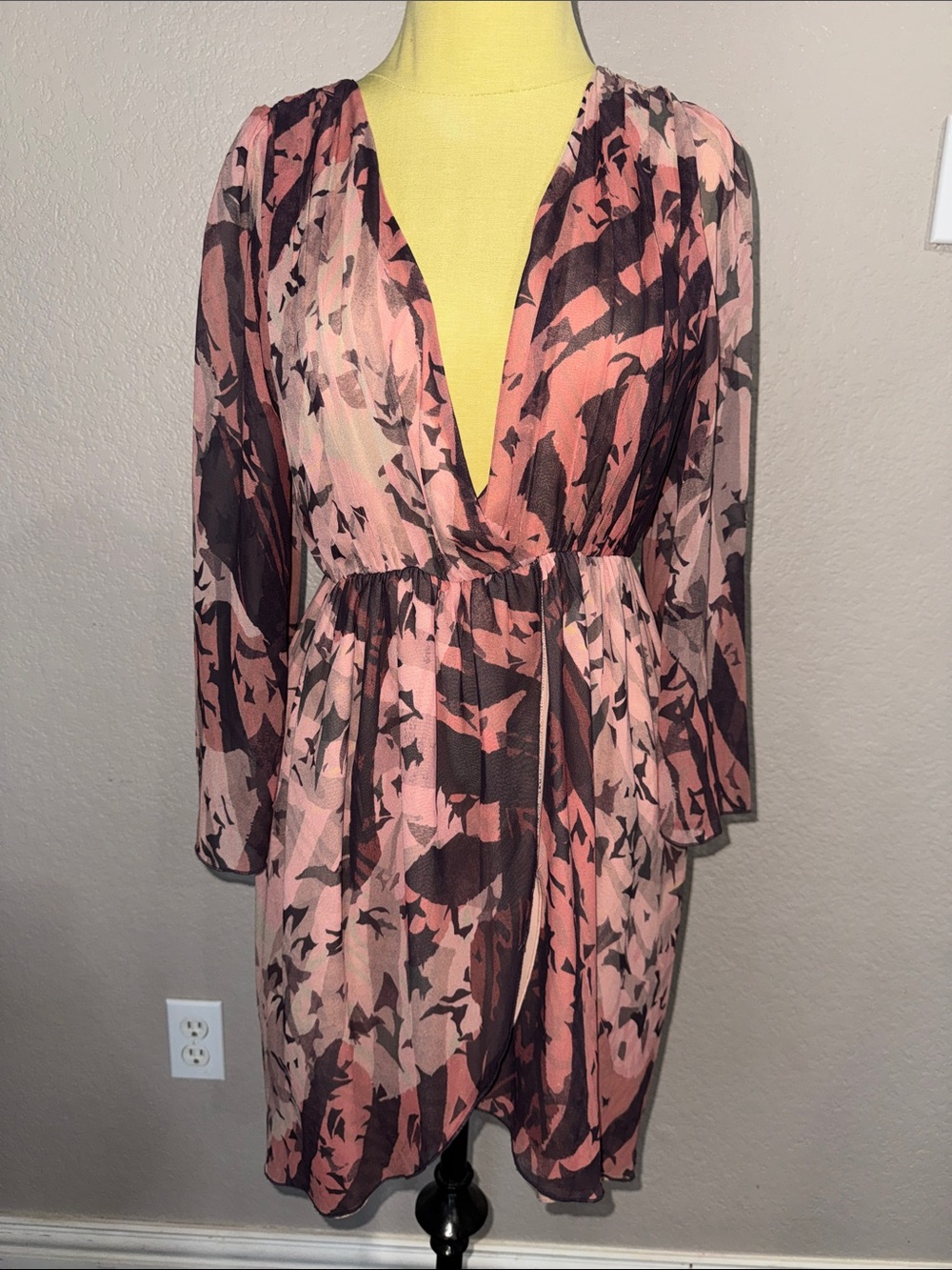 Alice + Olivia Pink and Brown Abstract Print Sheer Long-Sleeve Dress Medium